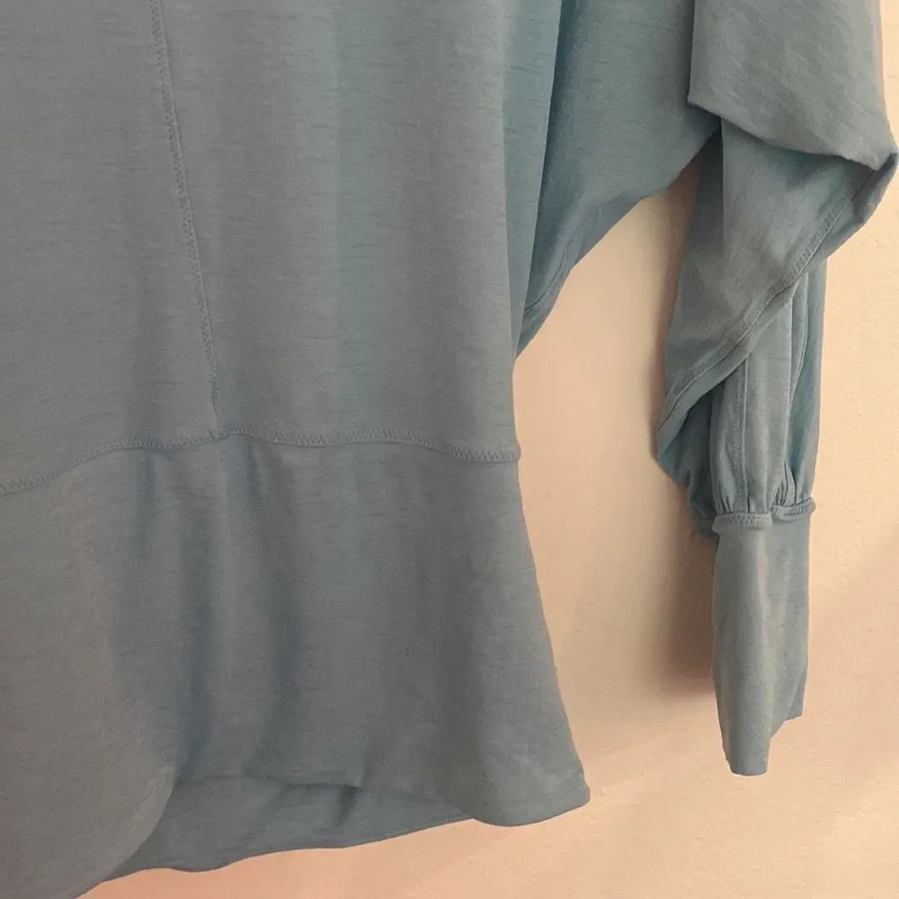 Free People Movement sz‎ S long sleeve light blue boatneck athletic shirt EUC - Picture 2 of 6
